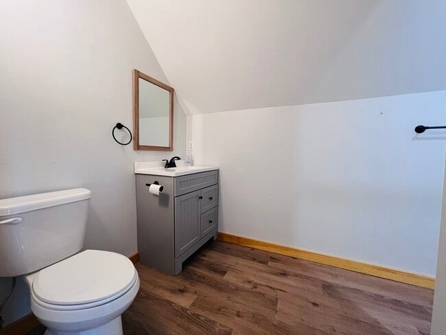 Building Photo - 88 Miller St