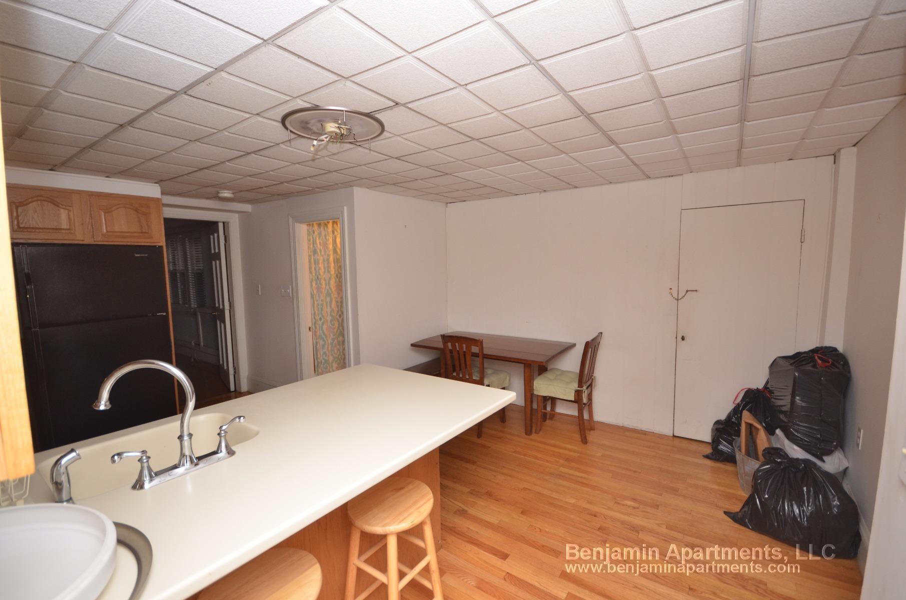 Building Photo - 39 Chestnut St