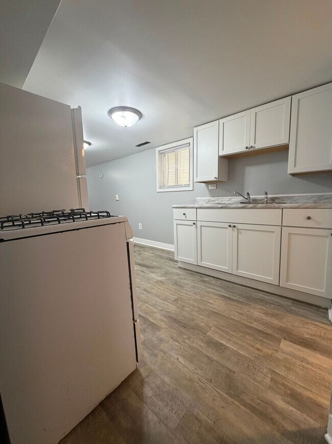 Building Photo - 4828 Melville Ave