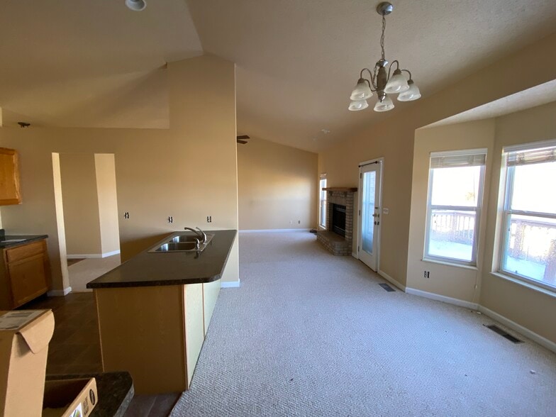 Building Photo - 753 Forest Green Dr