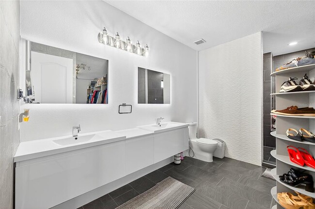 Building Photo - 10613 Mobberley Cir