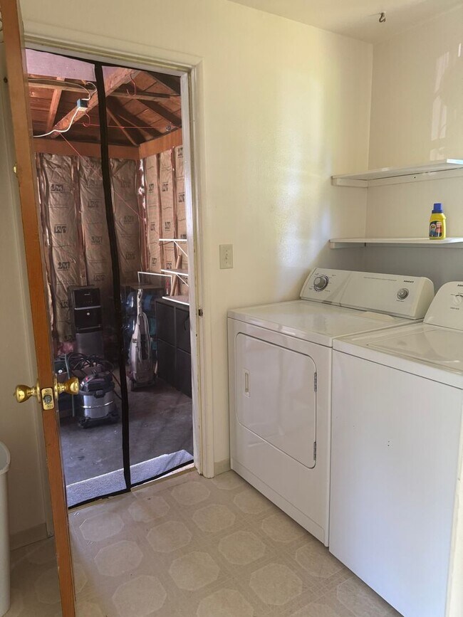 Building Photo - Beautiful 2 bedroom 1 bath Cozy Home for Rent- Minutes from Steilacoom Lake!