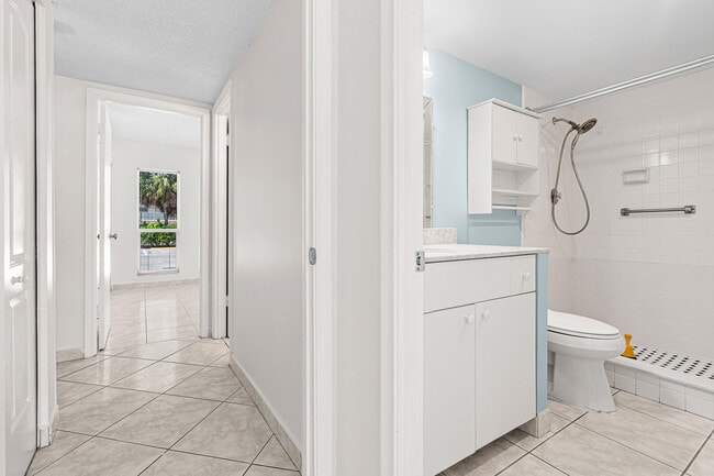 Building Photo - 250 NE 20th St