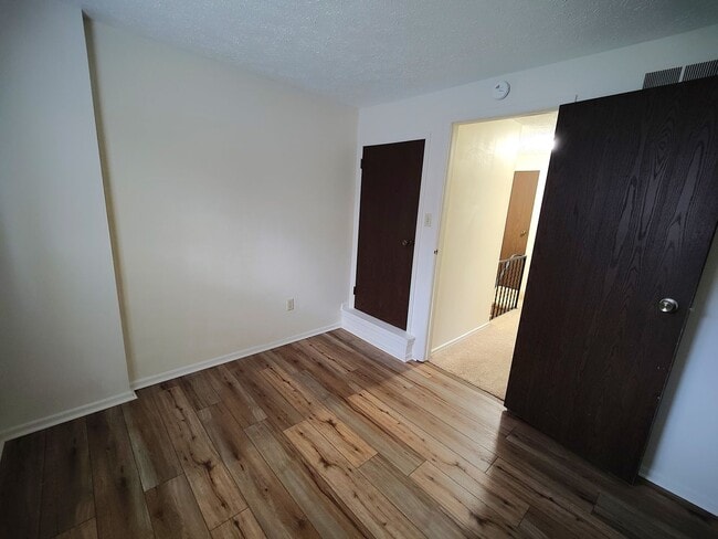 Building Photo - *Well-Maintained 3BD/1.5BA Townhouse Available in Whitehall*