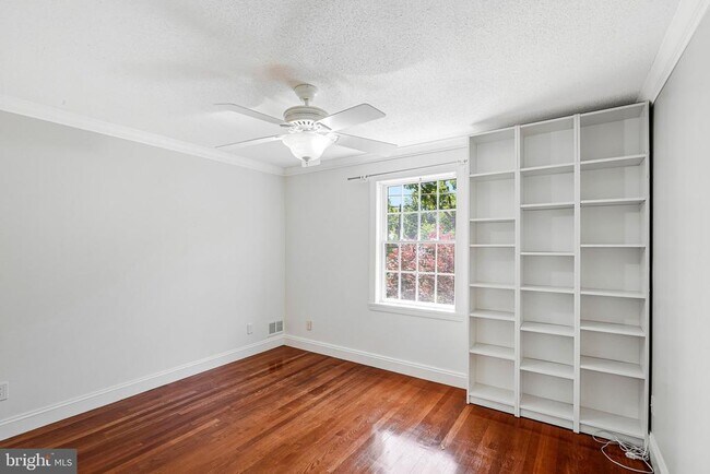 Building Photo - 4401 Davenport St NW