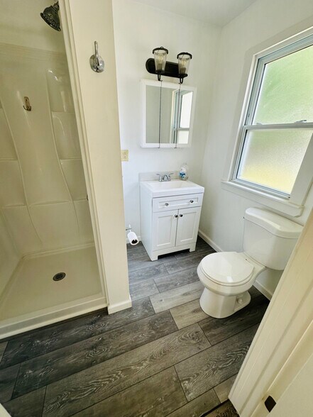 Building Photo - 121 Lincoln Ct