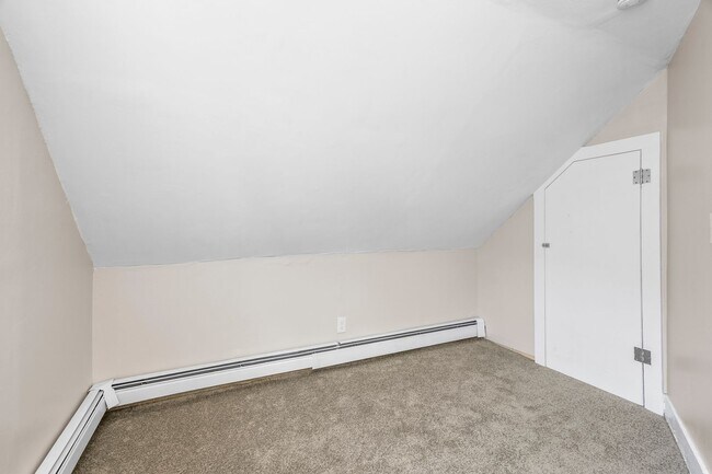 Building Photo - Beautifully Renovated 4-Bedroom Home in Ea...