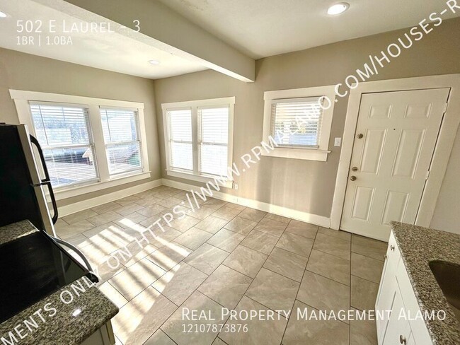 Building Photo - **MOVE IN SPECIAL!** Lovely 1 Bedroom / 1 ...