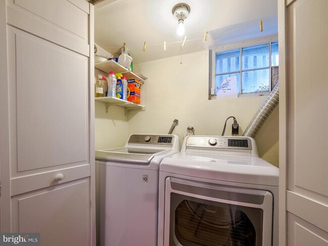 Building Photo - 5534 Nevada Ave NW