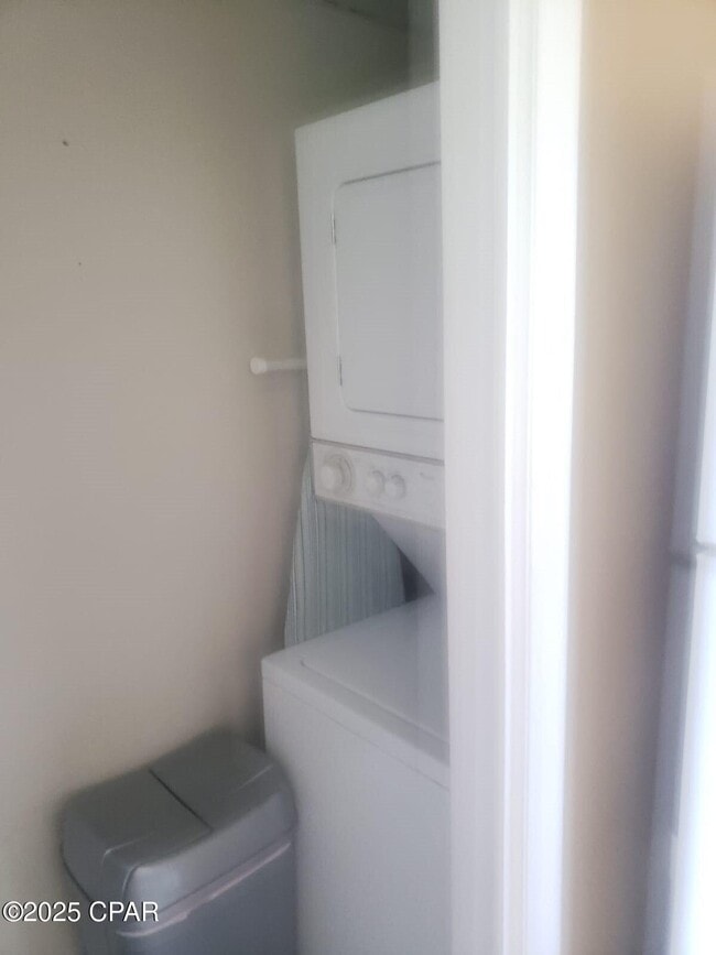 Building Photo - 6905 Thomas Dr