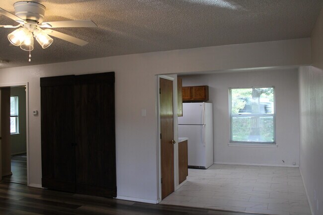 Building Photo - 101 Sweet Gum