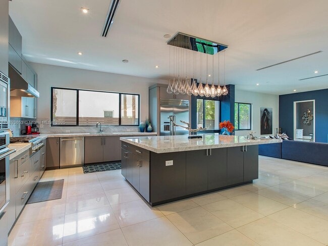 Building Photo - 7500 SW 57th Ct