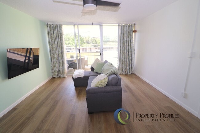 Building Photo - Ground Floor 1 bedroom 1 bath with 2 lanai...