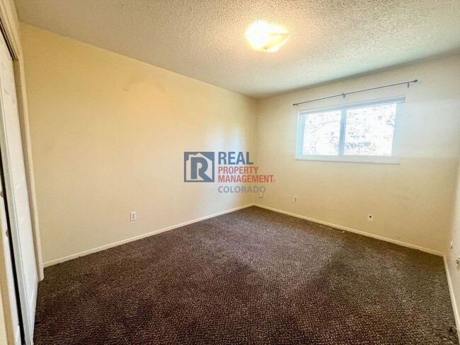 Building Photo - 1319 Potter Dr