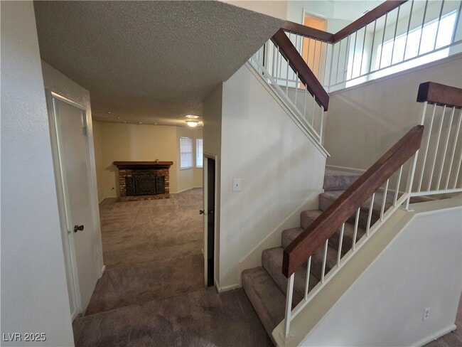 Building Photo - 321 S Bent Creek Dr