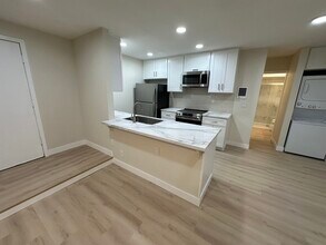 Unit 1 - 4843 Voltaire St