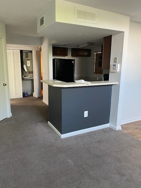 Breakfast bar - 10304 Westridge Dr