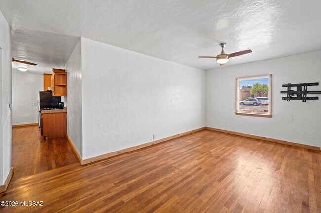 Building Photo - 1202 N Tucson Blvd