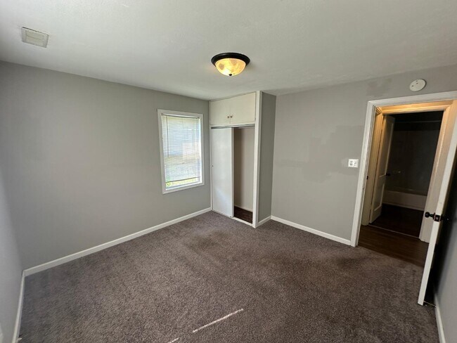 Building Photo - 1807 N Underhill St