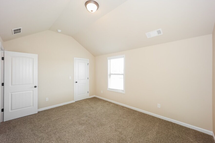 Building Photo - 2386 Walker Dr