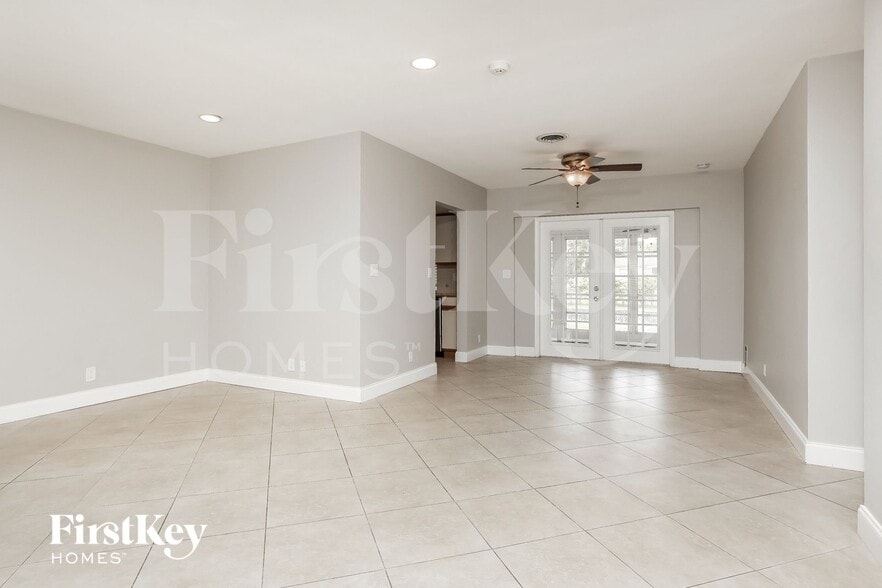 Building Photo - 6119 NW 18th Ct