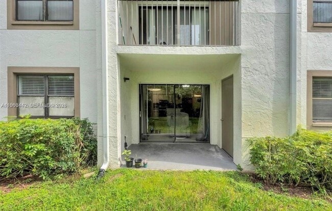 Building Photo - 570 S Park Rd