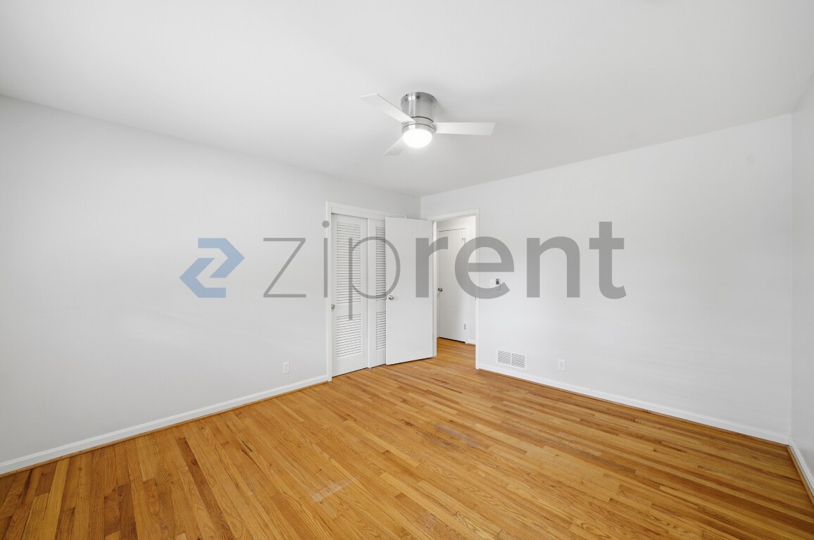 Building Photo - 1894 Hebron Hills Dr