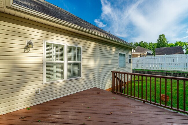 Building Photo - 7782 Prince Dr