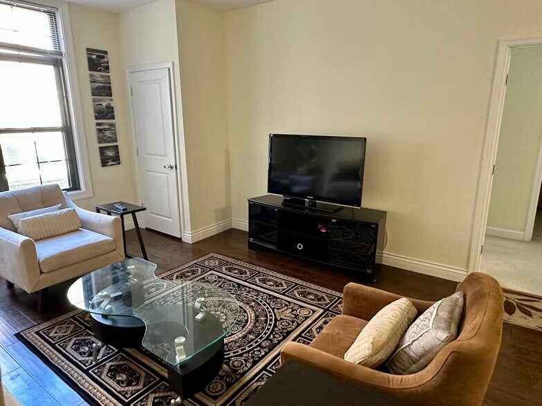 Building Photo - 1111 25th St NW