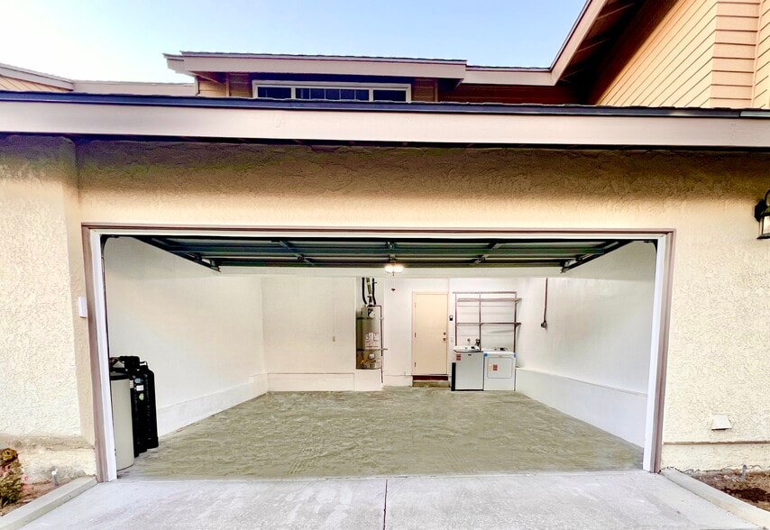 Primary Photo - 630 W Palm Ave