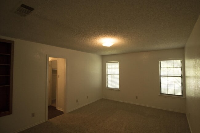 Building Photo - RKD