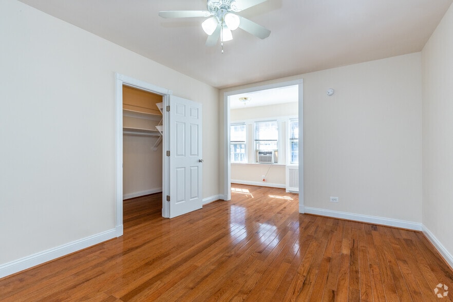 Studio - 420SF - Miramar Apartments