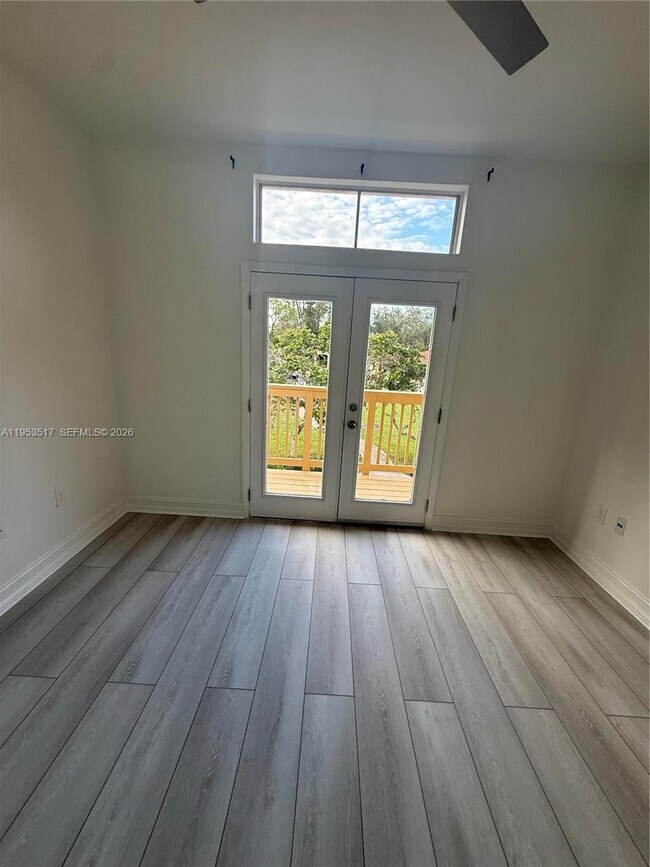 Building Photo - 4847 Via Palm Lakes