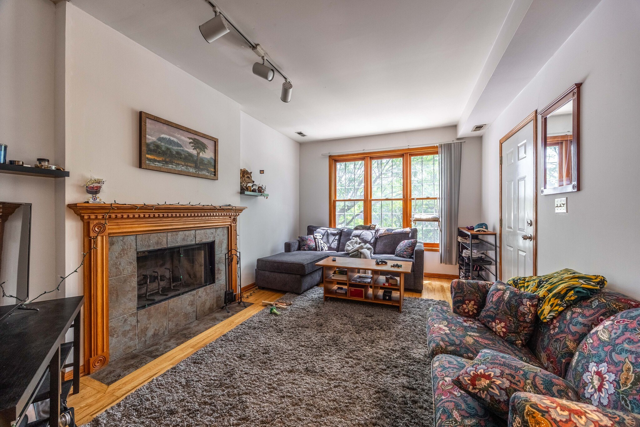 Building Photo - 1351 N Wolcott Ave