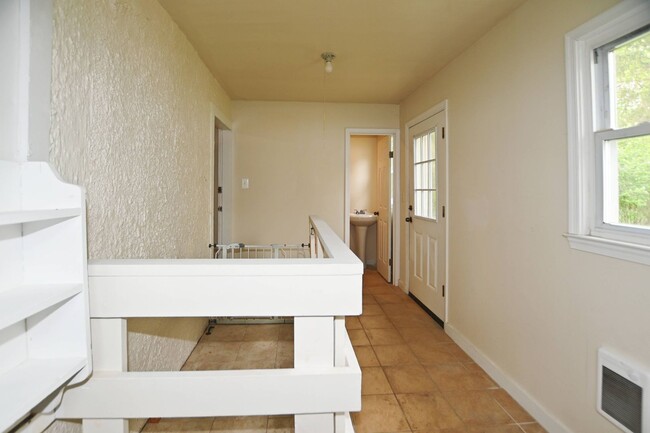 Building Photo - 310 Crabb Ave