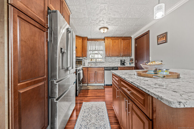Building Photo - 4 Grandview Dr