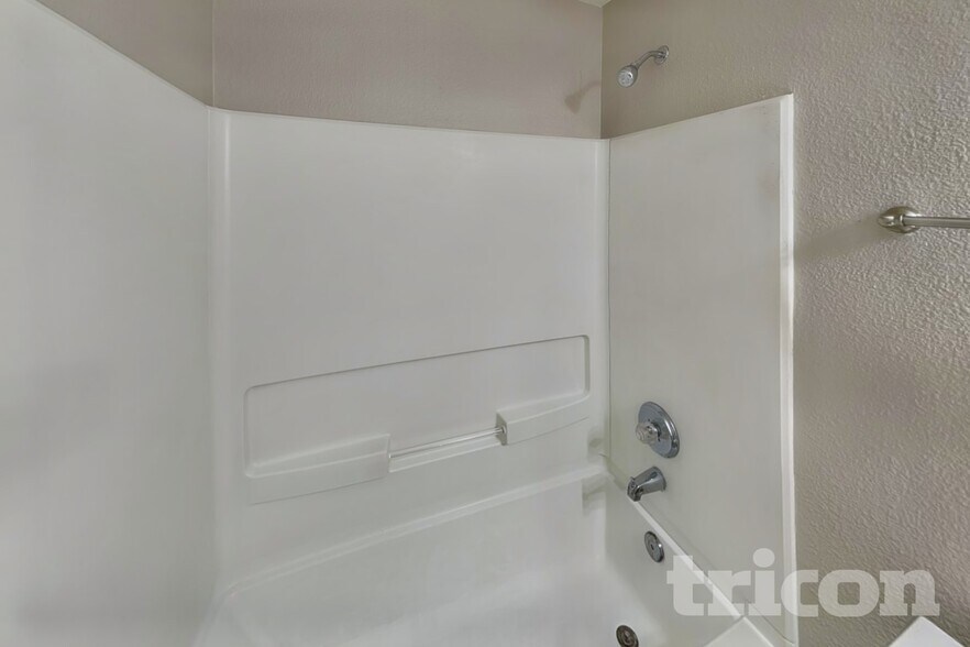 Building Photo - 8039 Retreat Ln
