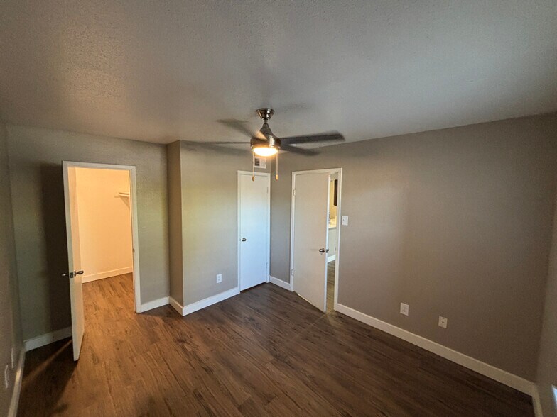 Building Photo - 1400 Clarewood Dr