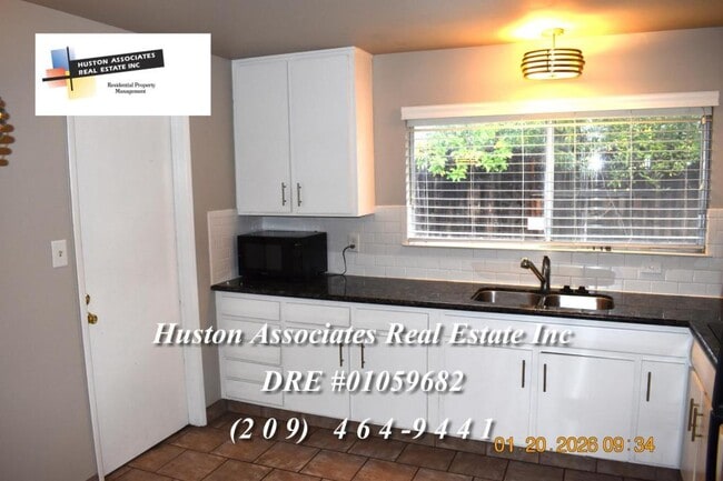 Building Photo - 7120 Inglewood Ave