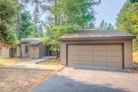 Building Photo - 3 Bedroom 2 Bath Fully Furnished - Sunriver Oregon