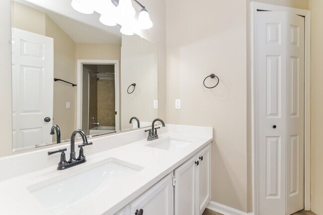 Building Photo - 1968 Downs Ct