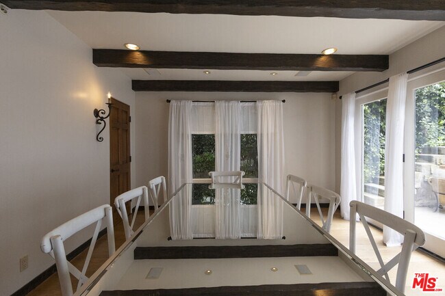 Building Photo - 1407 N Beverly Dr