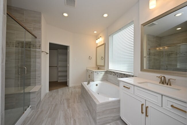 Building Photo - 4112 Farm Holw St