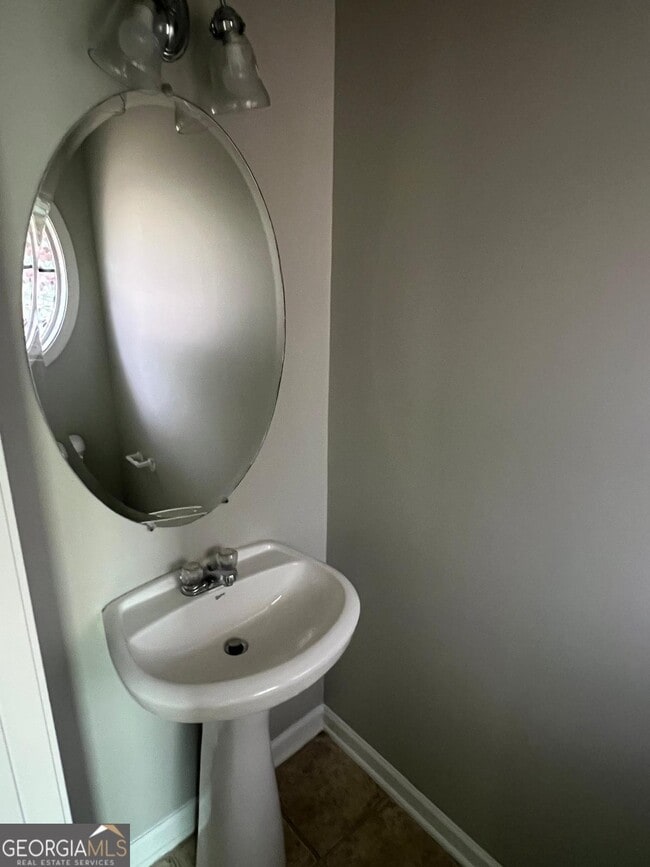 Building Photo - 585 McWilliams Rd SE