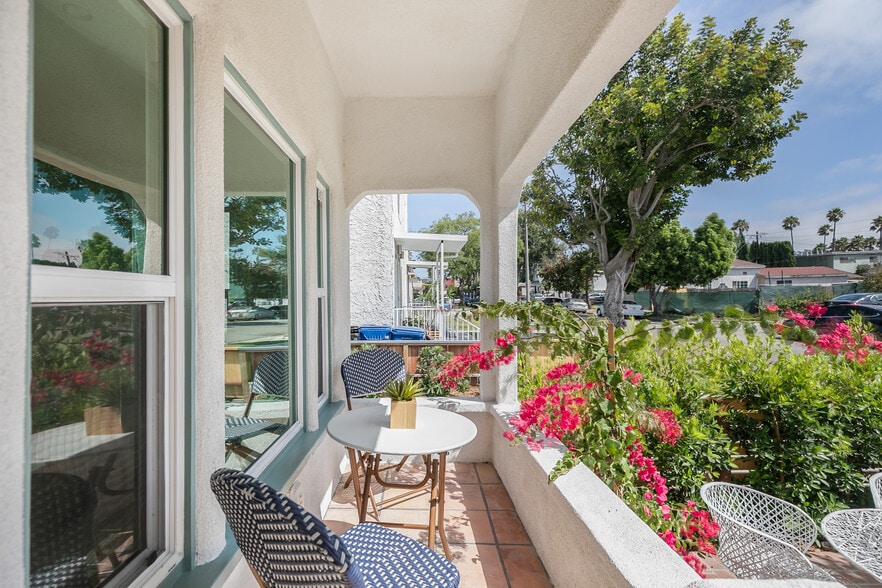 Building Photo - 5847 Ernest Ave