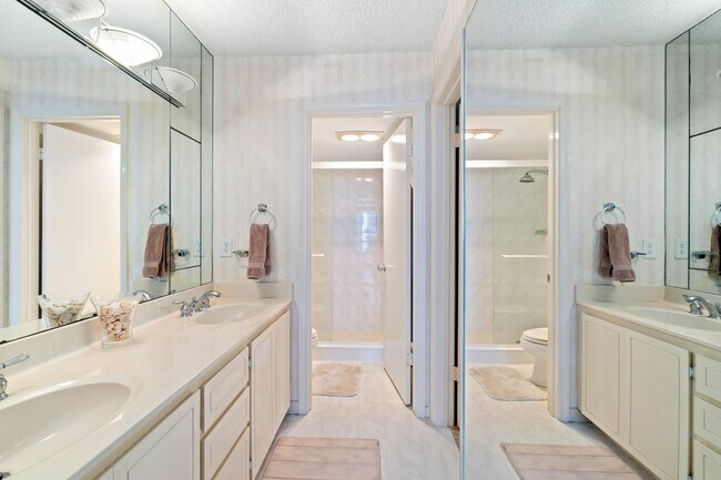 Building Photo - 5380 N Ocean Dr
