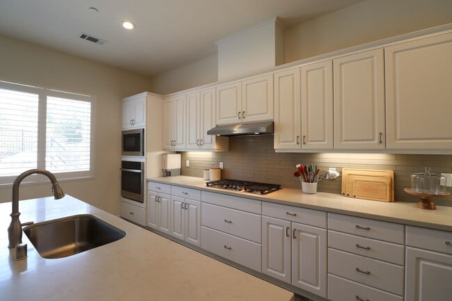 Building Photo - Gated Groves Single Story Home