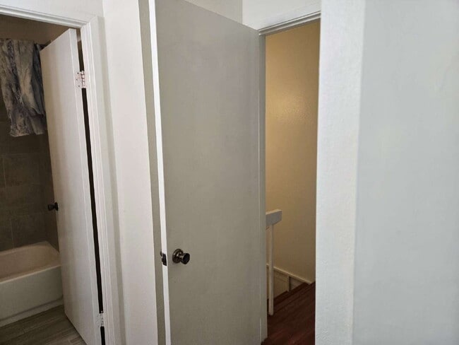 Building Photo - Spacious 3-bed, 2-bath condo is located in the heart of UTC, right on the UCSD bus line! It featu...