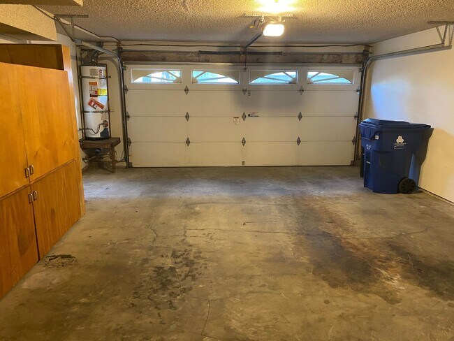 Building Photo - 2 Bedroom TownHome