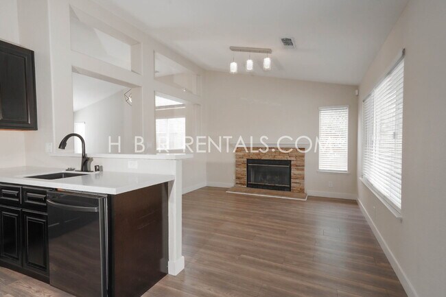 Building Photo - Single Story 3 bedroom home *SOLAR* *POOL*...